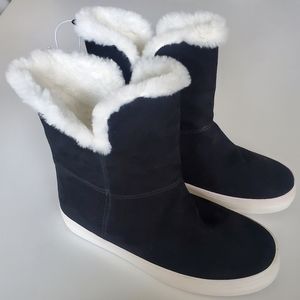 Old Navy Sneaker Boots Size 6 NWT